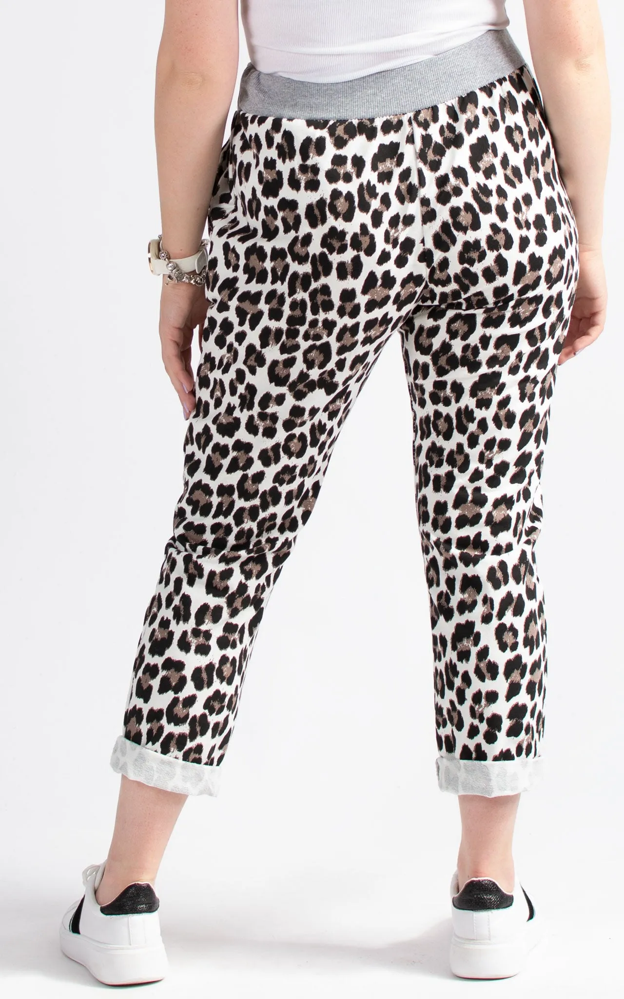Basic Jogger | White Leopard Print