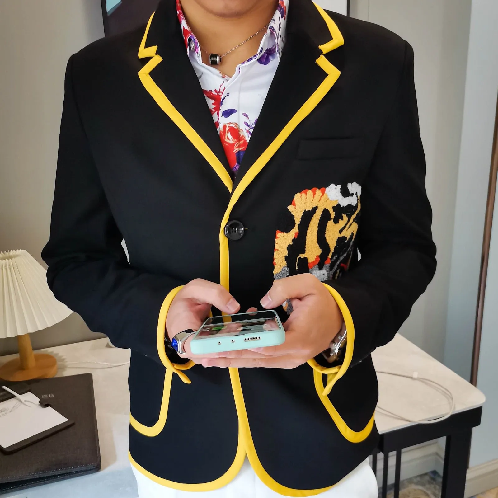 Notch Lapel Tiger Head Embroidery Blazer