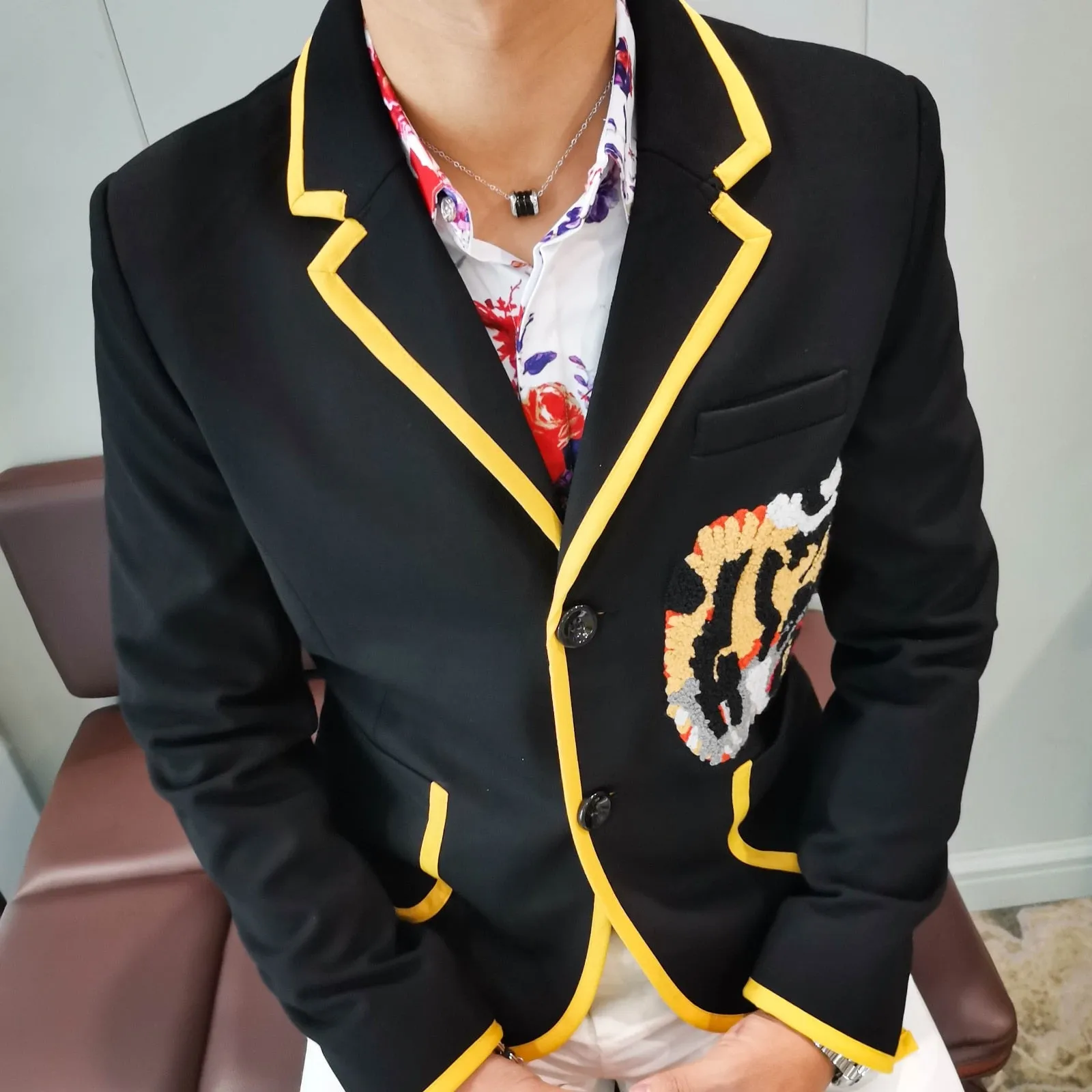 Notch Lapel Tiger Head Embroidery Blazer